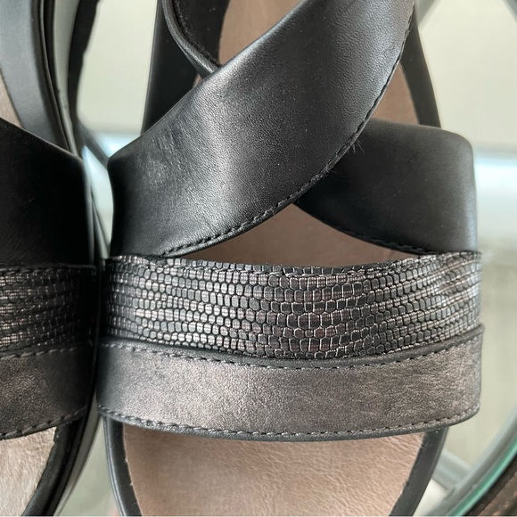 Like new Earth chunky leather wedge heel sandal. Size 7B (medium width) - Picture 5 of 10